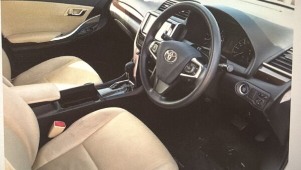 Toyota Premio - Image 2