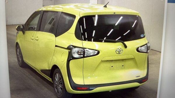 Toyota Sienta - Image 4