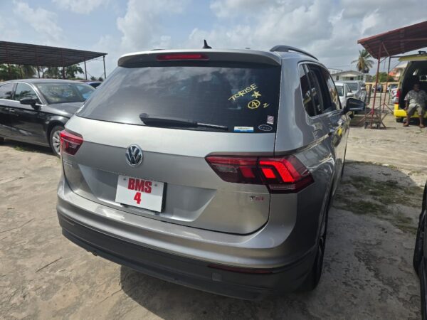Volkswagen Tiguan - Image 4