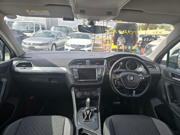 Volkswagen Tiguan - Image 3
