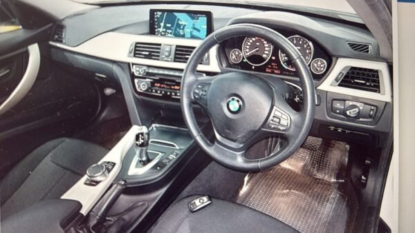 BMW 318i - Image 2