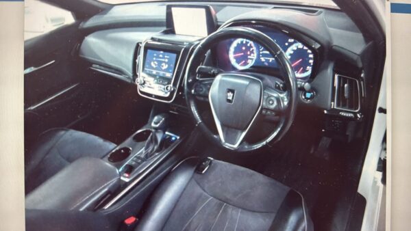 Toyota Crown - Image 2
