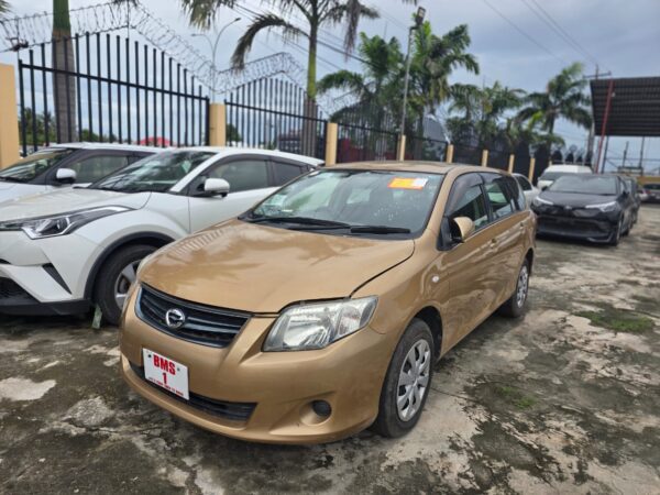 Toyota Fielder Wagon - Image 2