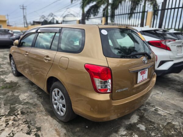 Toyota Fielder Wagon - Image 5