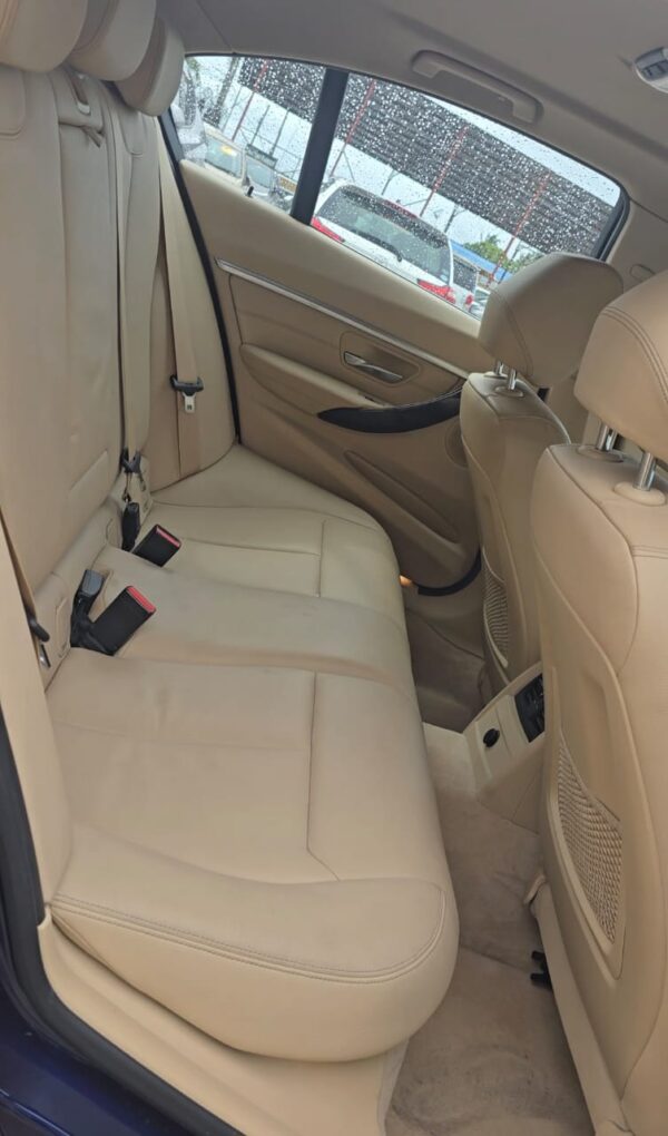 BMW 318i - Image 4
