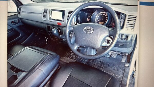 Toyota Hiace - Image 2