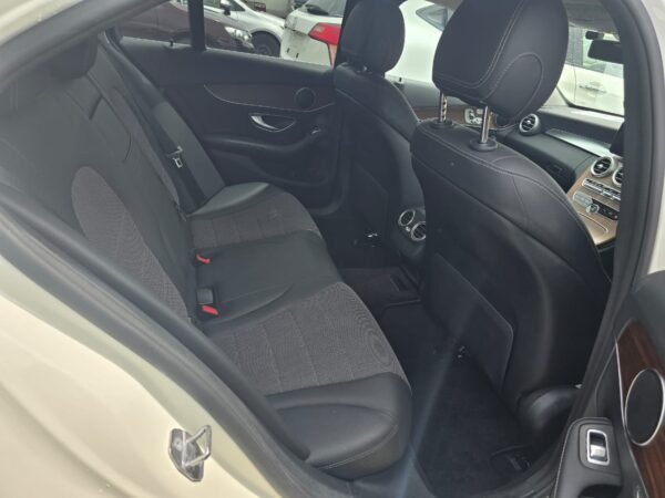 Mercedes Benz C-180 - Image 3