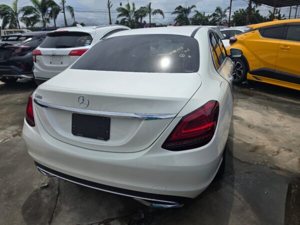 Mercedes Benz C-180 - Image 4