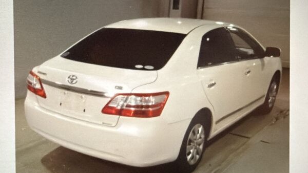 Toyota Premio - Image 3
