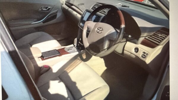 Toyota Premio - Image 2
