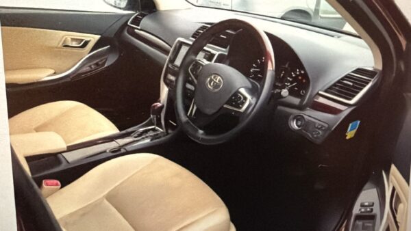 Toyota Premio - Image 2