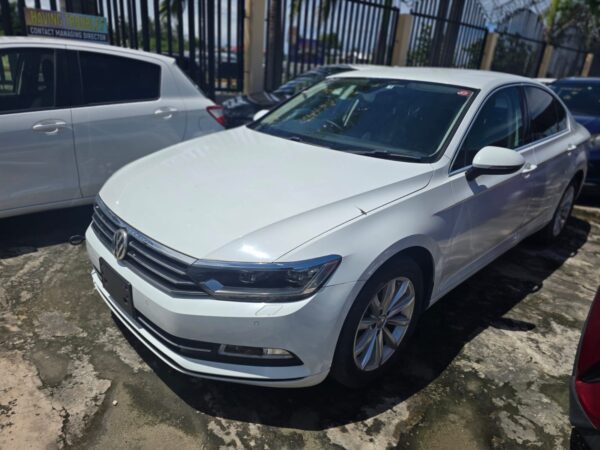 Volkswagen Passat - Image 6