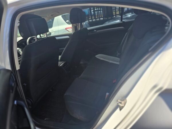 Volkswagen Passat - Image 3