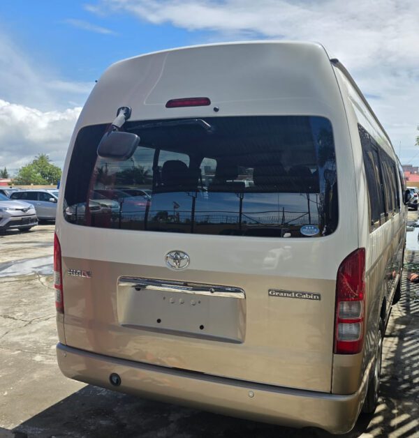 Toyota Hiace -Grand Cabin - Image 5