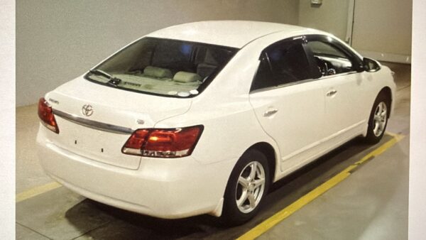 Toyota Premio - Image 3