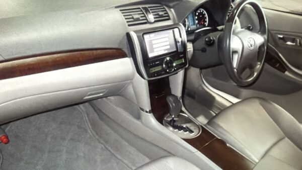 Toyota Premio - Image 2
