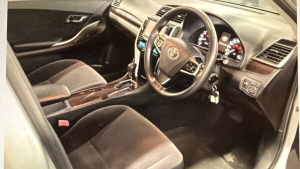 Toyota Premio - Image 2