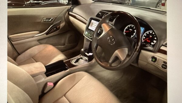 Toyota Premio - Image 2