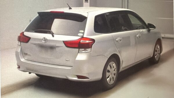 Toyota Fielder Wagon - Image 3