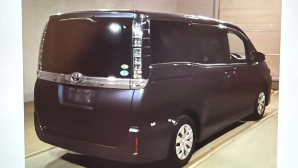 Toyota Voxy - Image 3