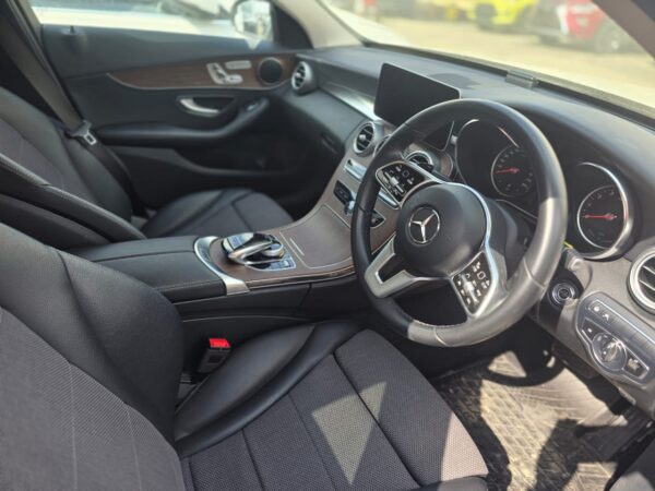Mercedes Benz C-180 - Image 3