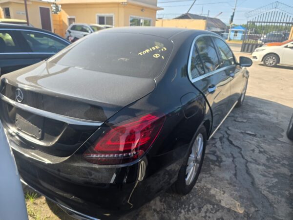 Mercedes Benz C-180 - Image 4