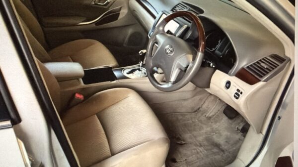 Toyota Premio - Image 2