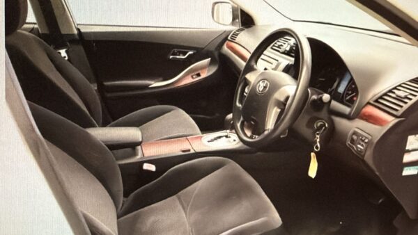 Toyota Premio - Image 2