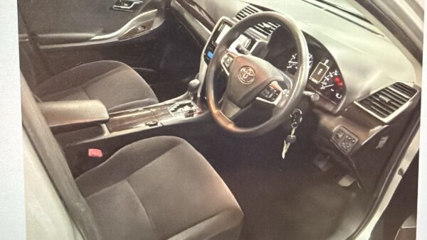 Toyota Premio - Image 2