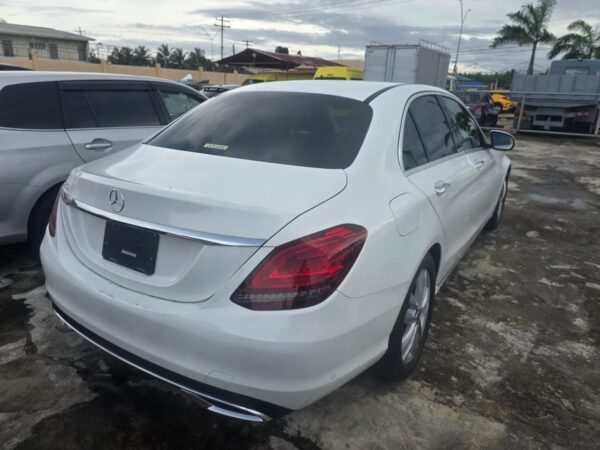 Mercedes Benz C-180 - Image 3