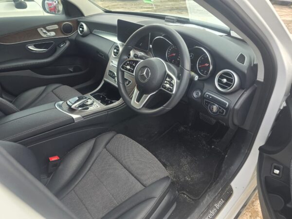 Mercedes Benz C-180 - Image 2