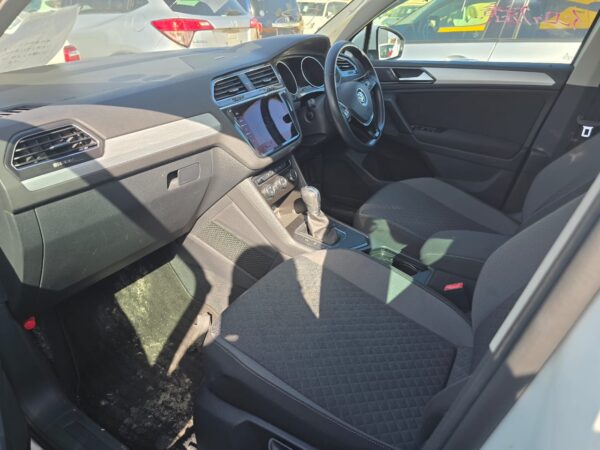 Volkswagen Tiguan - Image 2