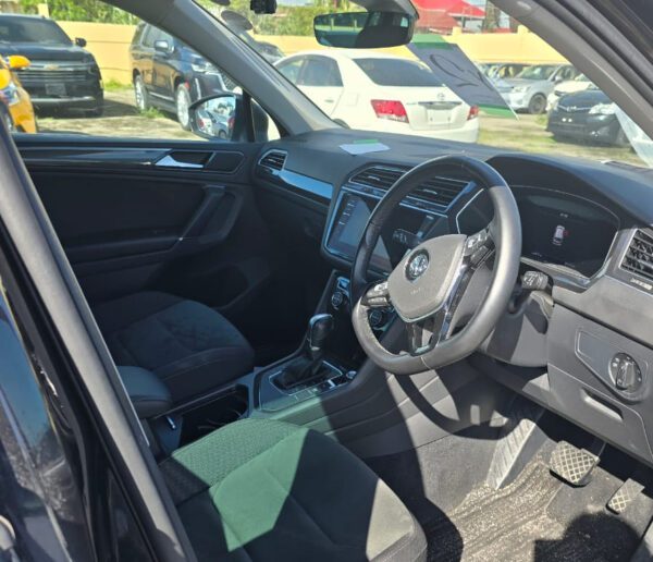 Volkswagen Tiguan - Image 2
