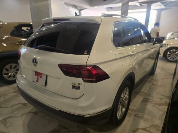 Volkswagen Tiguan - Image 4