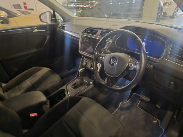 Volkswagen Tiguan - Image 2