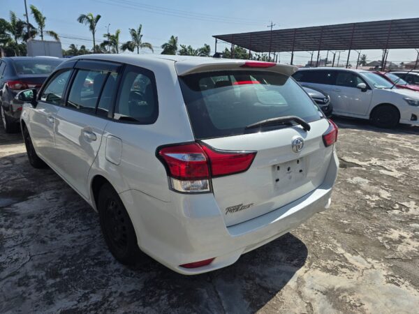 Toyota Fielder Wagon - Image 4