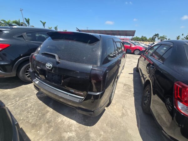 Toyota Fielder Wagon - Image 3