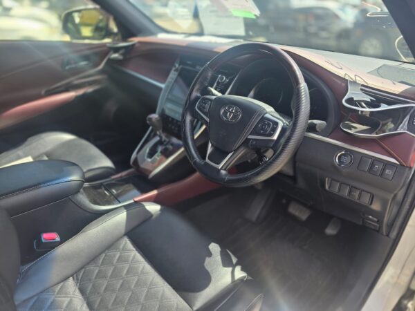 Toyota Harrier - Image 3